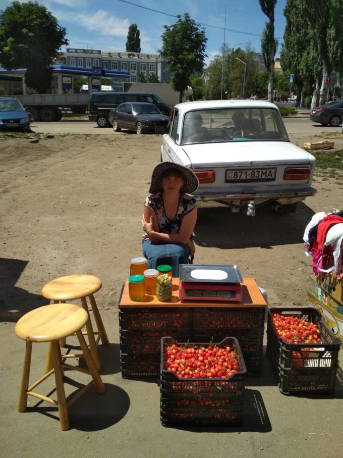 фото Натальи Прядка при торговле черешнями, chereshna